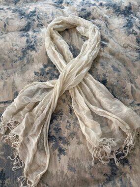Halogen Lightweight Cream Crinkle Scarf